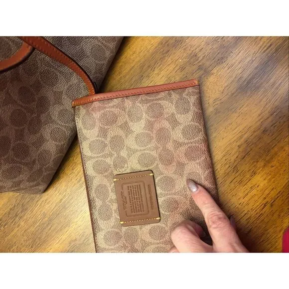 Coach purse - Picture 4 of 16